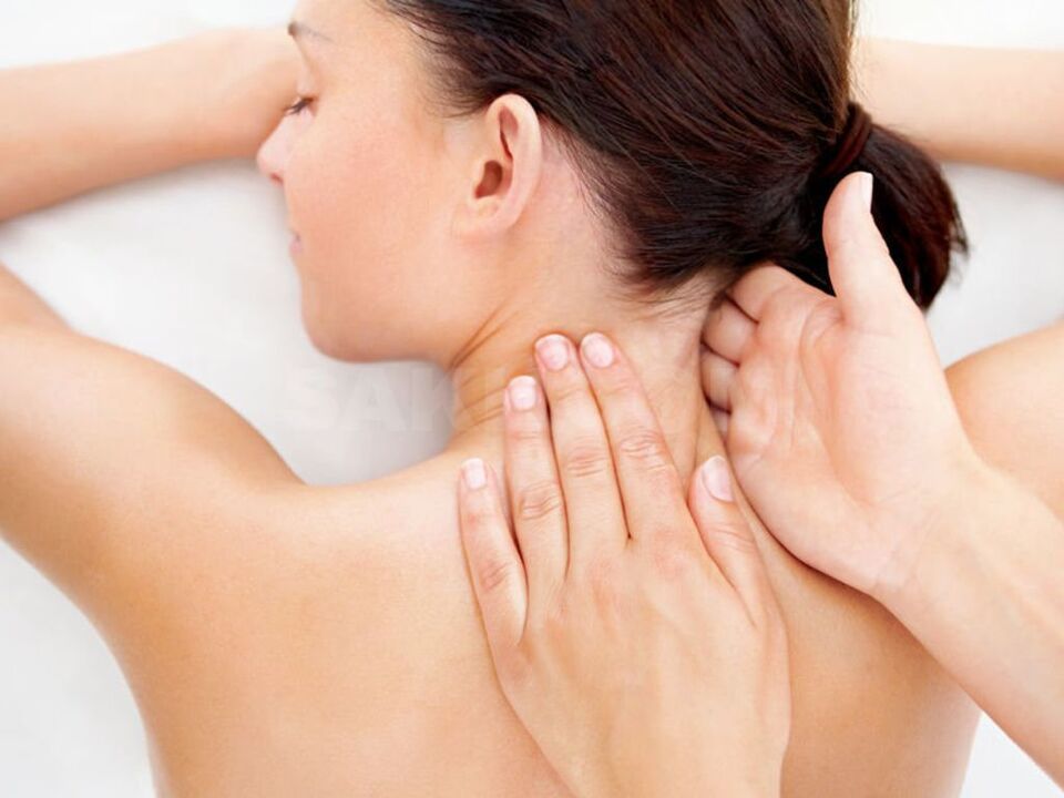 masaż karku na osteochondrozę