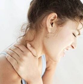 Osteochondroza szyjna prowadzi do szczypania nerwów na szyi