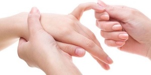 przyczyny bólu stawów palców