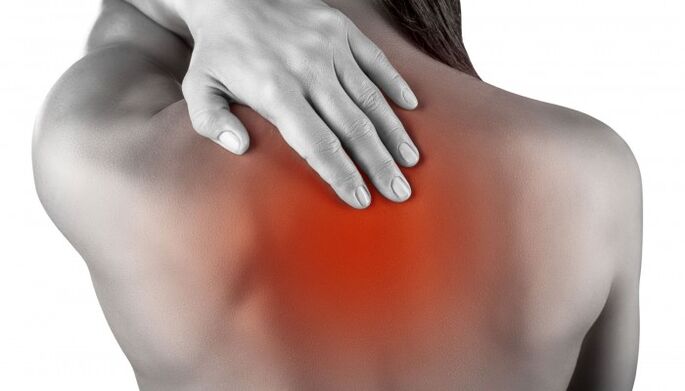 ból między łopatkami z osteochondrozą klatki piersiowej